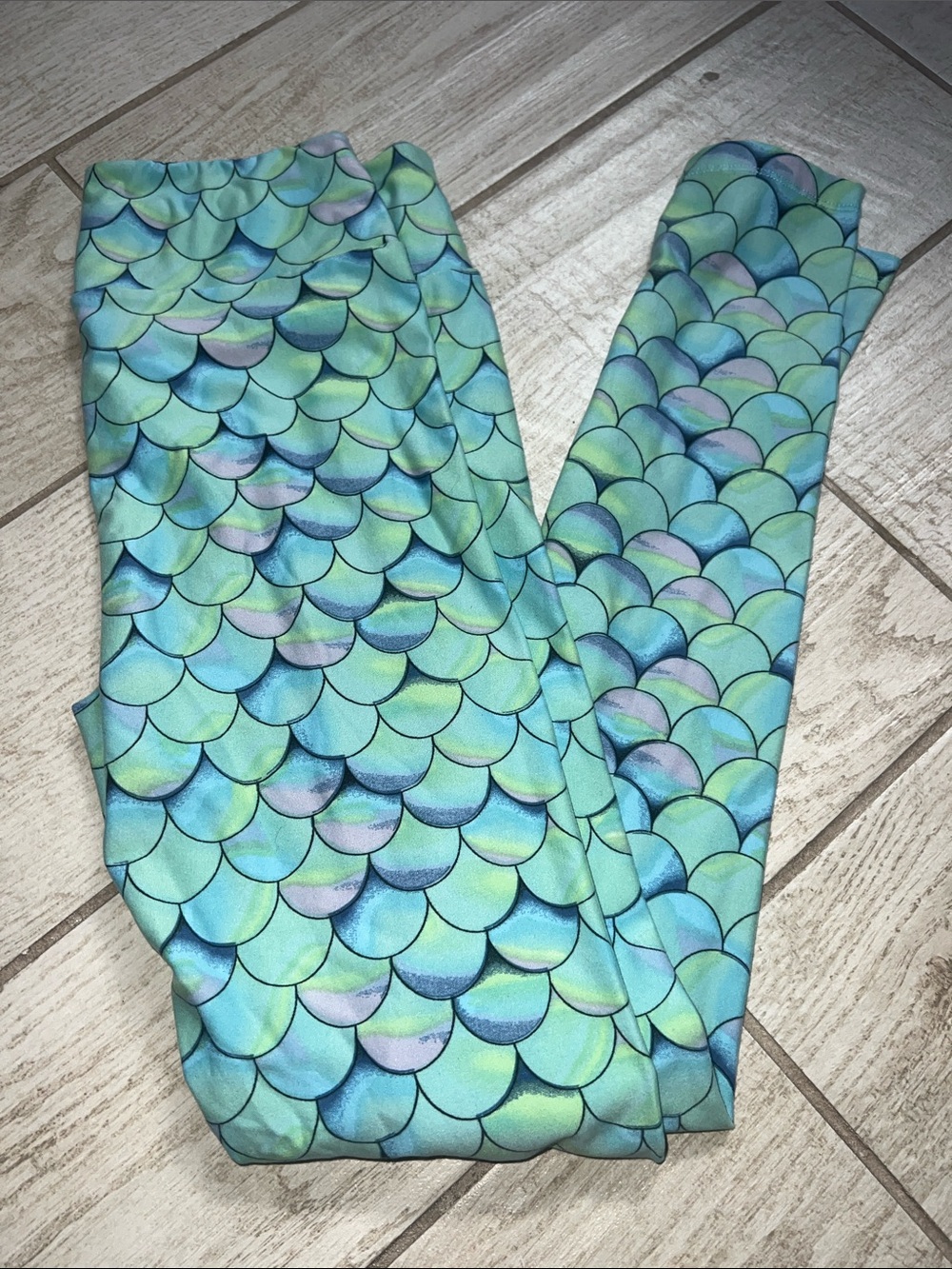 LuLaRoe Mermaid Scale Leggings in Aqua and Teal